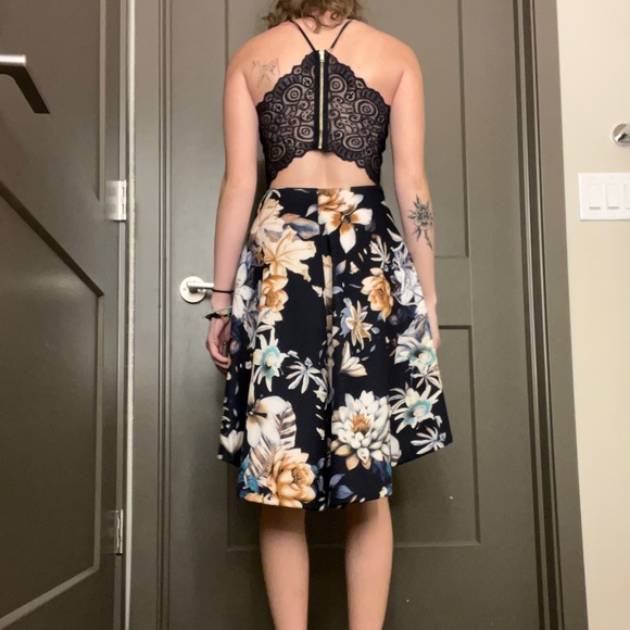 size small floral dress - Picture 2 of 2